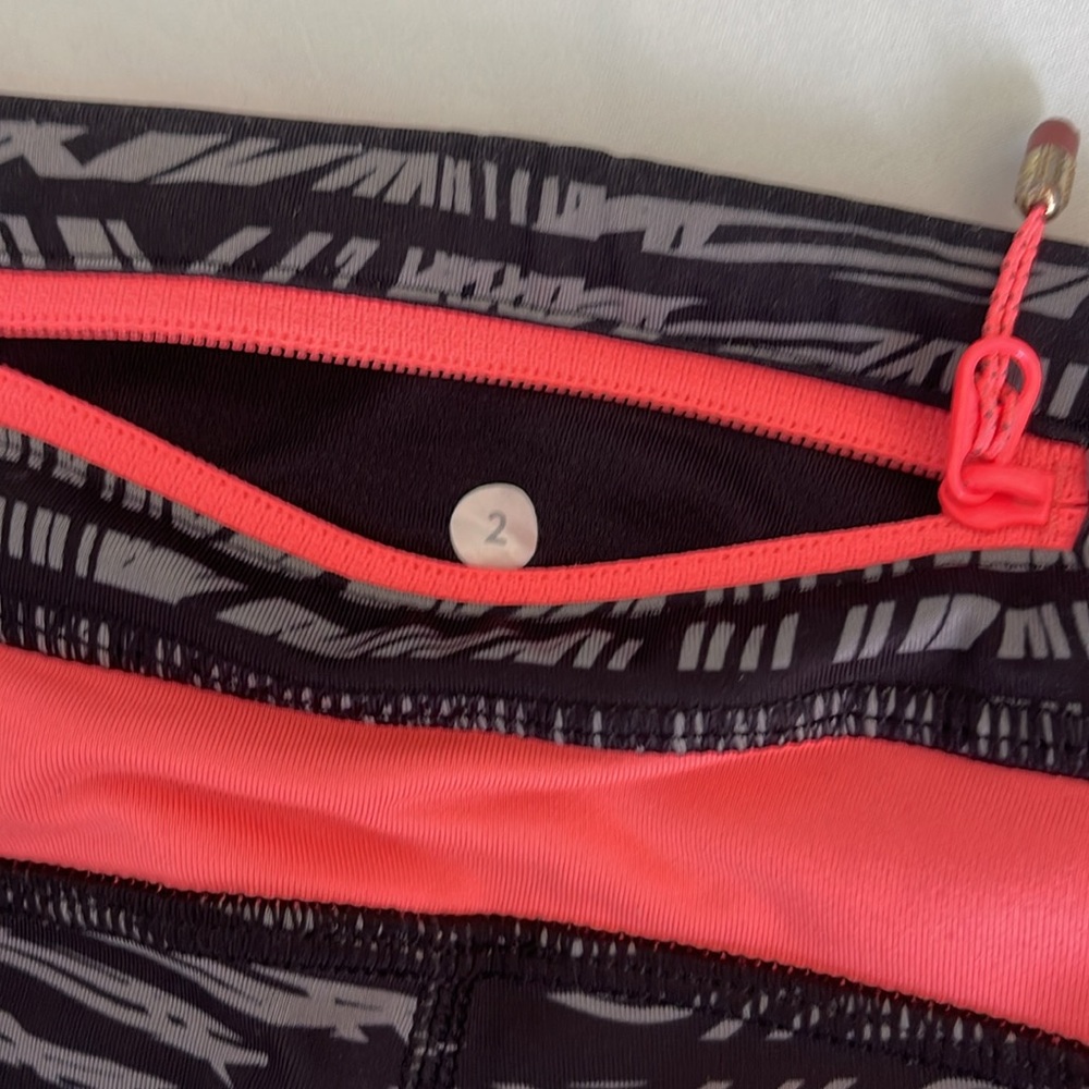 Lululemon Size 2 - Picture 3 of 5